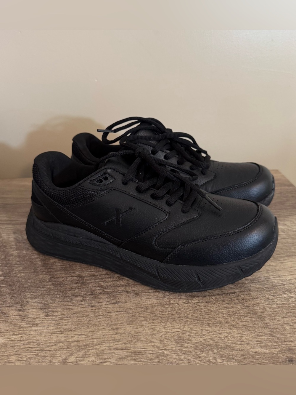 Xelero Performance Black Leather Slip Resistant Sneakers X97400D Women’s Sz 8